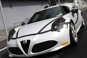 El Alfa Romeo 4C marca un tiempo de 8 minutos y 4 segundos en Nürburgring