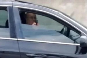 Un conductor en Estados Unidos dispara a otro mientras circula por la autopista