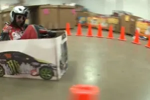 Ken Box Gymkhana, una parodia de Ken Block sobre un mini-kart