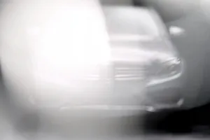 Mercedes muestra el primer teaser del nuevo Clase C