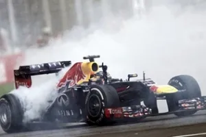 Red Bull, multado con 25.000€ por los 'donut' de Vettel