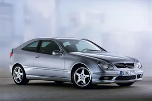 El Mercedes-Benz Clase C 2014 podría resucitar el nombre SportCoupé