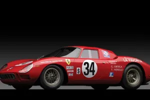 Ferrari 250 LM de 1964, un clásico subastado por más de diez millones de euros