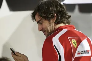 Ferrari prohibe a Fernando Alonso usar el twitter