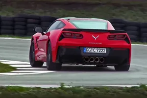 El Corvette Stingray 2014 muestra sus habilidades en un circuito europeo