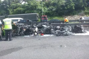 Tres Lamborghini Gallardo a la brasa, incendiados en Malasia