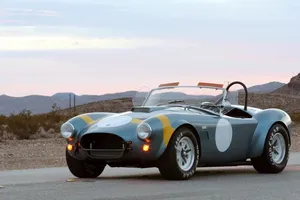 El Shelby Cobra 289 vuelve a la vida ¡Y te lo puedes comprar!