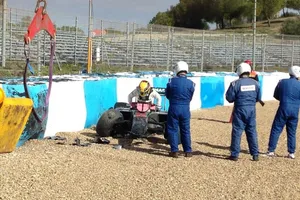 Lewis Hamilton sufre un accidente con el nuevo Mercedes W05