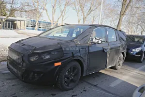 El Ford S-Max 2014/2015 se pasea con su carrocería definitiva