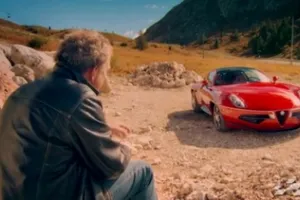 Top Gear S21E04, al volante del Alfa Romeo Disco Volante y varios Caterham