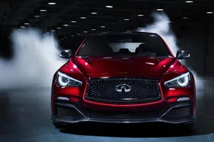 Escucha el sonido del motor del Infiniti Q50 Eau Rouge