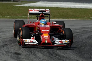 Sepang le dibuja la sonrisa a Alonso