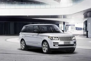 Range Rover LWB Hybrid, hibridación y batalla larga para China