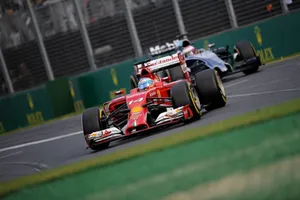 Ferrari y Mclaren necesitan un nuevo enfoque según Alain Prost