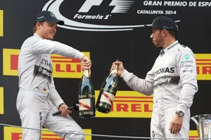 Hamilton no se conforma con batir a Nico Rosberg
