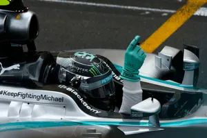 Rosberg se pasea por su casa