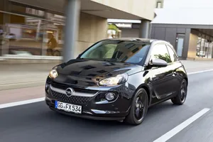 Opel incorpora la serie White Link y Black Link en el Adam