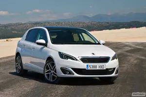 Francia - Mayo 2014: El Peugeot 308 triunfa en casa