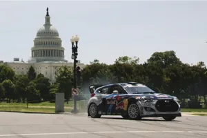 Rhys Millen se monta su Gymkhana en Washington DC