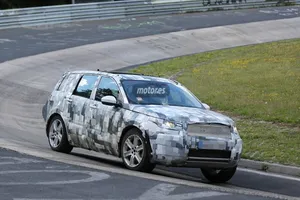 El interior del futuro Land Rover Discovery Sport 2015 en fotos espía