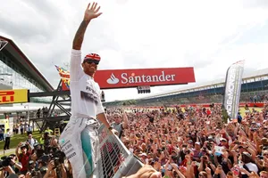 Lewis Hamilton avisa: ''Estamos de vuelta. Empezamos de nuevo''