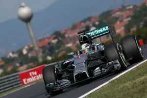 Hamilton hace pleno en los libres de Hungría