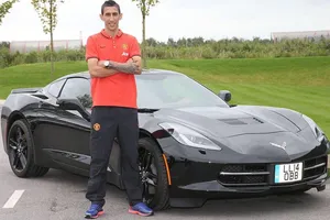Ángel Di María llega al Manchester United con un Corvette