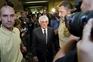 Ecclestone y 100 millones de dólares paran su juicio por soborno