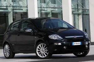 Italia - Julio 2014: Fiat Punto, Renault Clio y Dacia Duster, protagonistas del mes