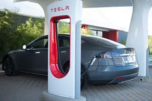 Las estaciones de carga rápida de Tesla llegarán a España en 2015