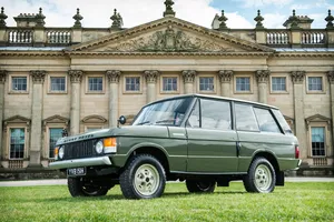 Sale a subasta un Range Rover clásico muy especial