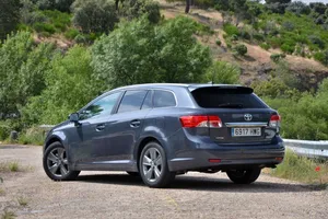 Toyota Avensis Cross Sport 120D (I): Gama, precios y equipamiento