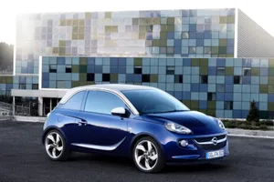 Alerta de seguridad, llamada a revisión para los Opel Adam y Corsa