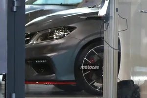 Nissan Pulsar Nismo 2015, espiado durante un evento interno