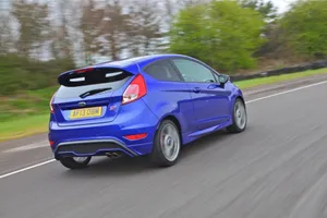 Reino Unido - Agosto 2014: El Ford Fiesta es imparable