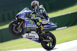 Valentino Rossi gana en Misano a lo grande