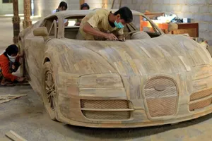 Un Bugatti Veyron de madera a escala 1:1 solo cuesta 2.800 euros