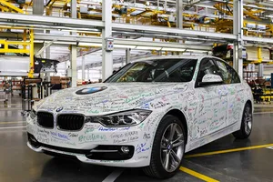 Sale de la línea de montaje el primer BMW fabricado en Brasil