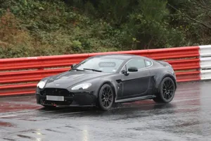 Un prototipo de Aston Martin Vantage, ¿con el nuevo motor Mercedes-Benz AMG?