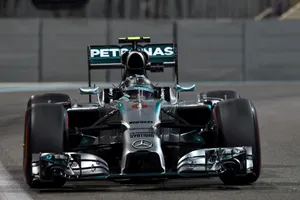 Rosberg presenta sus armas en los terceros libres