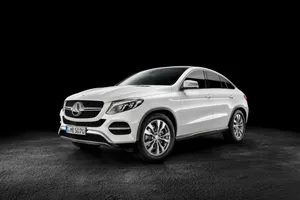 Mercedes-Benz GLE Coupé 2015, ya es oficial el rival del X6