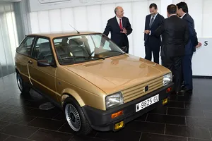 El Rey Felipe VI se reencuentra con su primer coche, un SEAT Ibiza (+ vídeo)