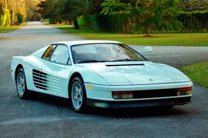 Sale a subasta el Ferrari Testarossa de la serie Corrupción en Miami