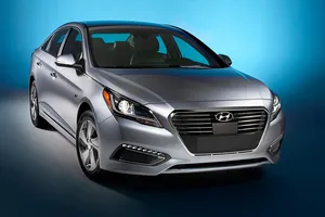 Hyundai Sonata Plug-In Hybrid 2015, destinado únicamente al mercado americano