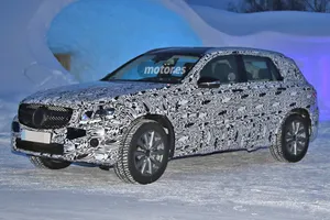 Mercedes-Benz GLC 2016 pillado en la nieve