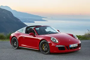 Porsche 911 4 GTS 2015, rendimiento y belleza reunidos en una sola pieza