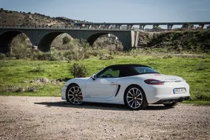 Los Porsche Boxster y Cayman contarán con motores de cuatro cilindros inevitablemente