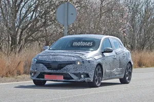 Renault Megane 2016 espiado casi listo para producción