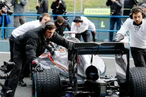 Tranquilidad en McLaren-Honda pese a los pocos kilómetros recorridos