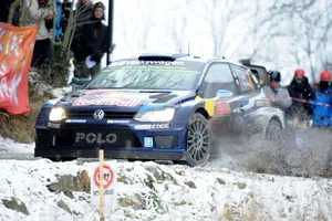 Un fotógrafo es atropellado en el Rally de Suecia 2015